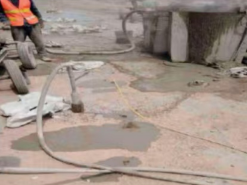 鄱阳水泥混凝土路面板底注浆技术 路面脱空注浆整治方案