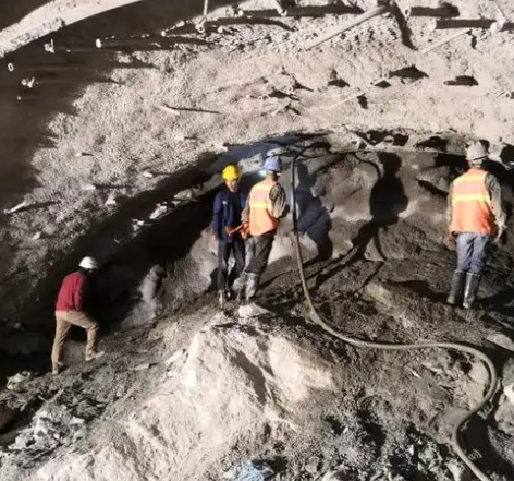 鄱阳拱顶带模注浆料的施工流程及注意事项